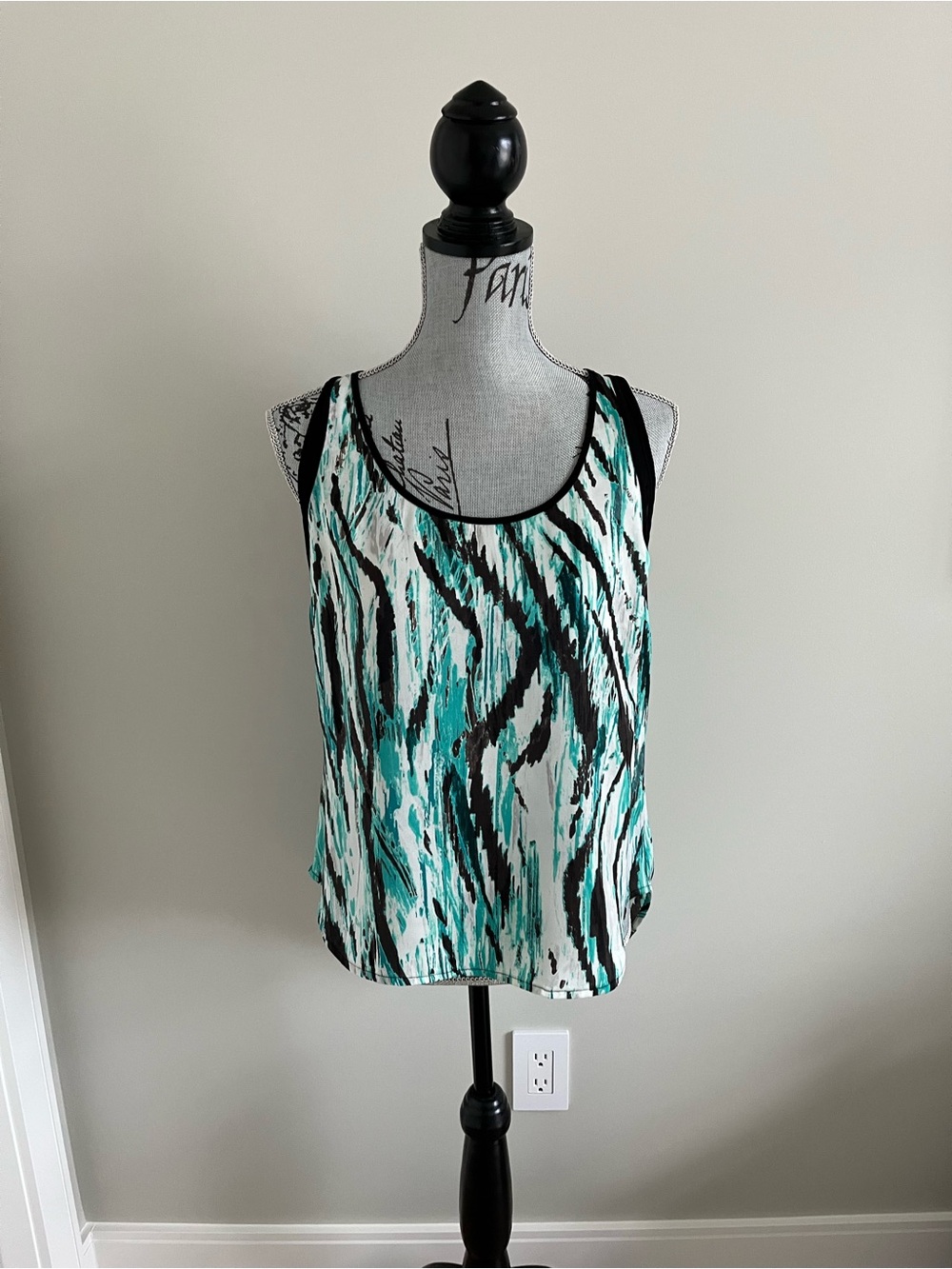 Guess Sleeveless Tank Top With Free Jeans